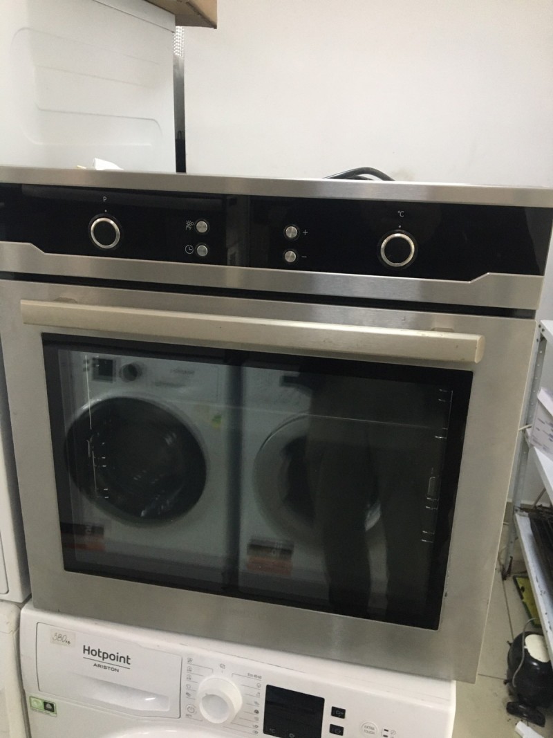Blomberg BEO 9444X – Електрическа фурна с 8 функции за готвене