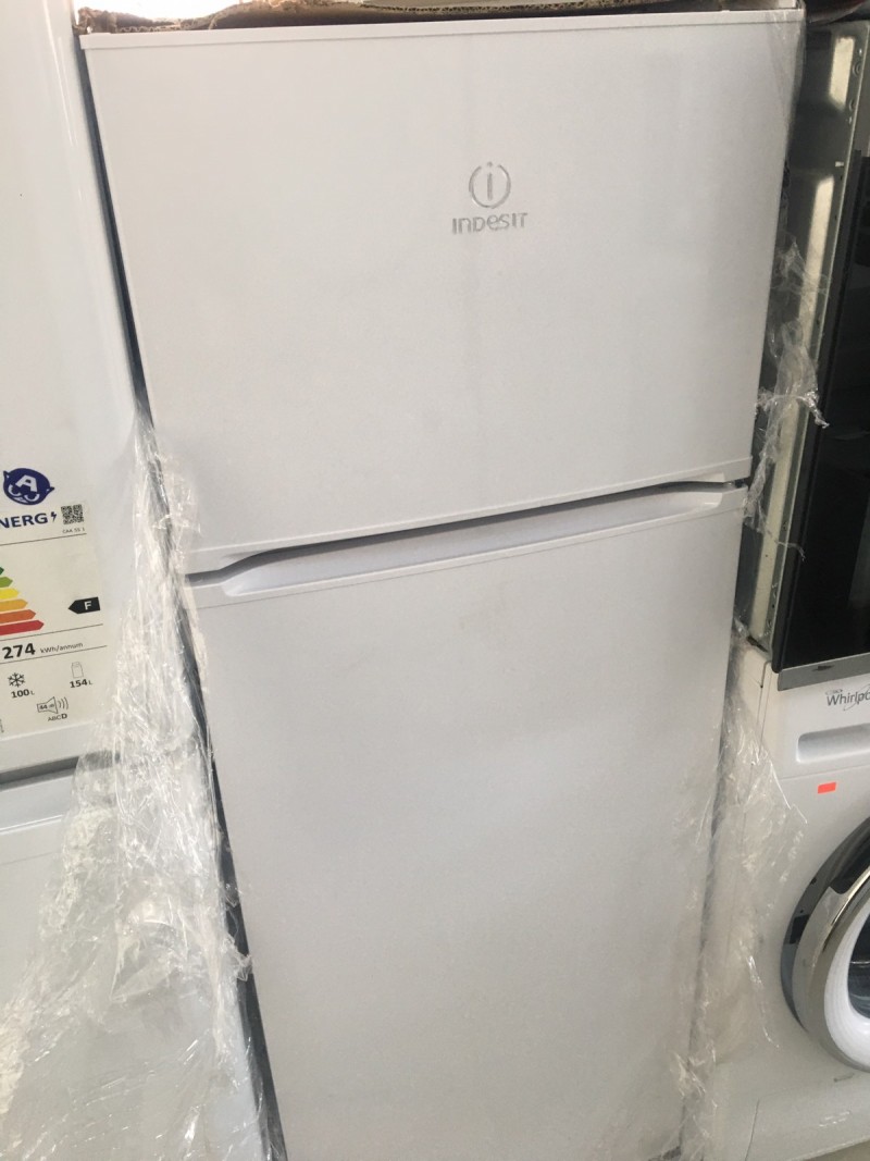 ХЛАДИЛНИК INDESIT I55TM 4110 W 1- НОВ с транспортен дефект. 12 месеца гаранция