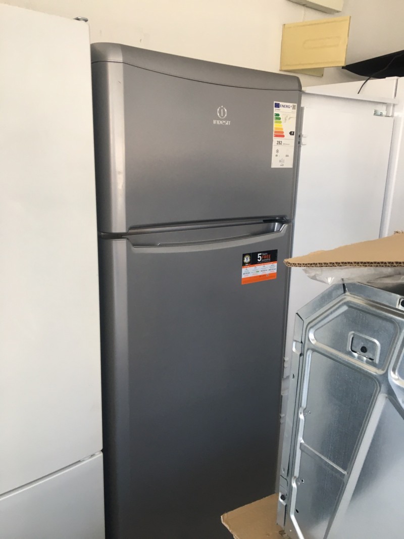 ХЛАДИЛНИК INDESIT TAA 5 S-НОВ 18 месеца гаранция.