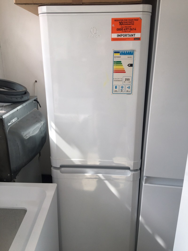 Хладилник с фризер Indesit CAA 55 1 , 254 l, F , Бял , Статична