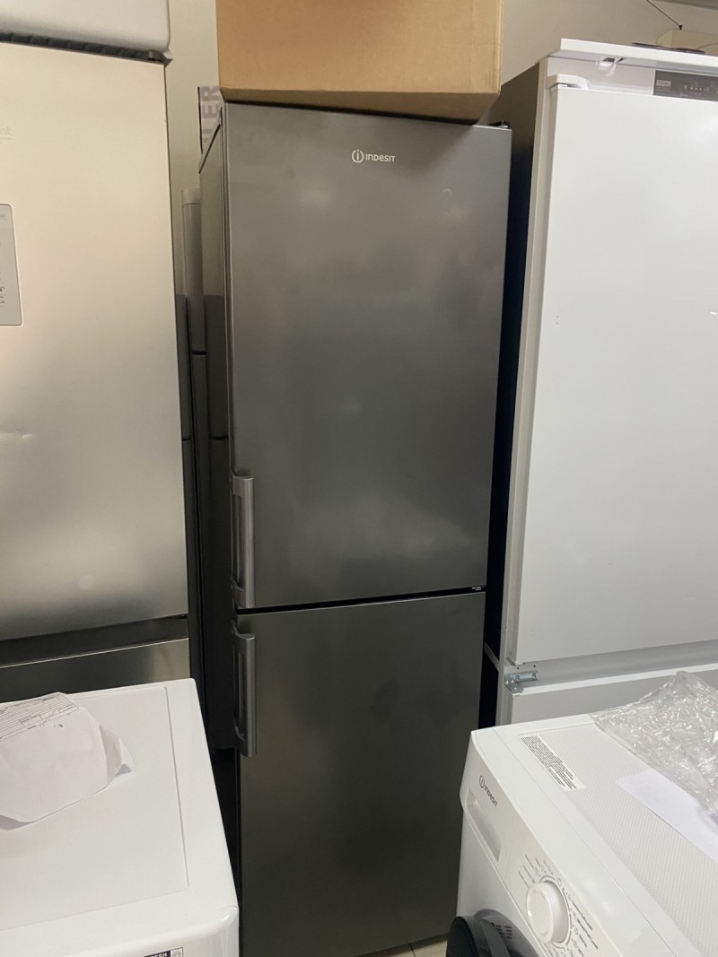 Хладилник с фризер Indesit IB55 732 X- 18 месеца гаранция