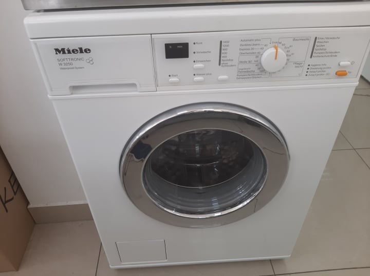 Пералня Miele Softtronic W 3250-втора употреба, Внос от Германия в перфектно състояние.